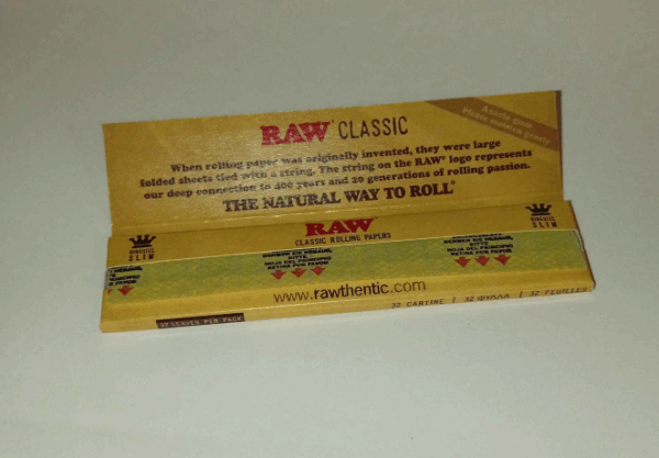 Raw Classic King Size Rolling Papers - Image 3
